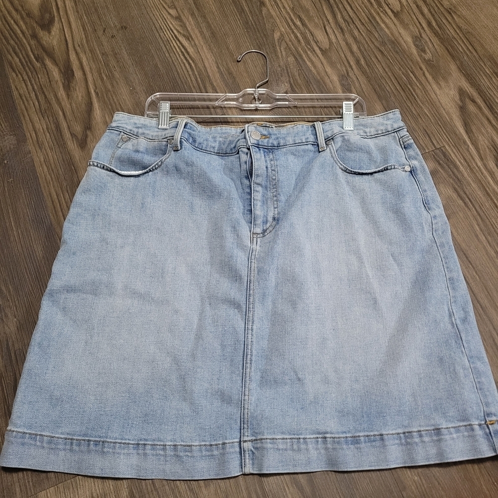 Talbots Women's Petite Denim Pencil Skirt Knee Length Classic Light Wash Size 18
